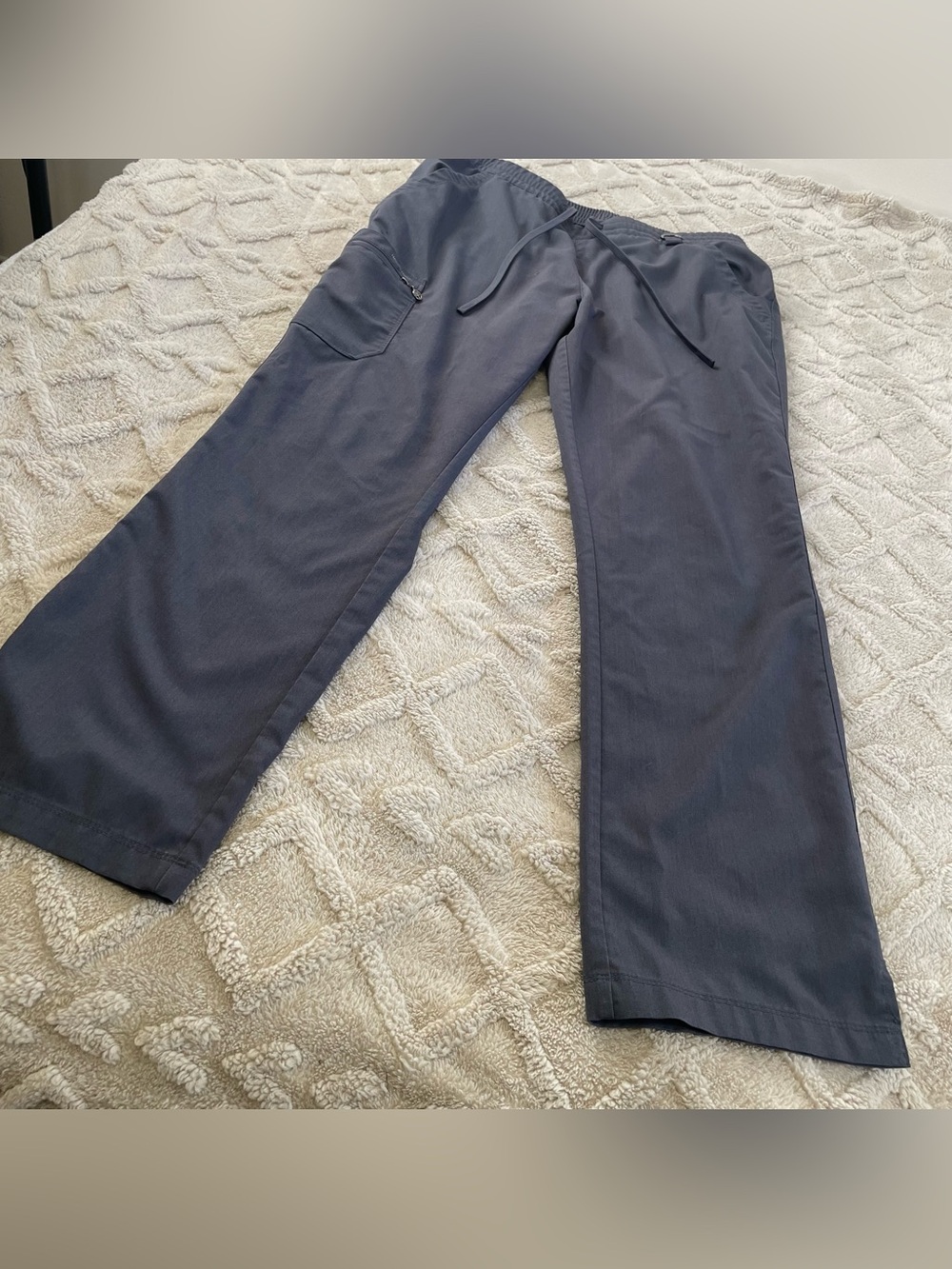 Healing Hands Gray Straight Leg Scrub Pants
Size Large. Medical Staff